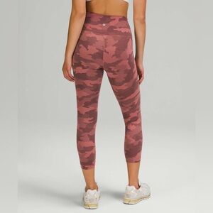 Lululemon women’s casual pink camo Wunder Train High-Rise Crop leggings size 4